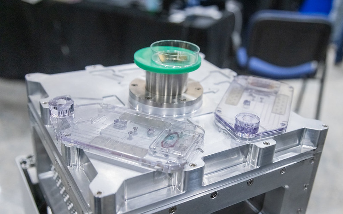 A BREATHE biosensor platform with microfluidic cartridges on display